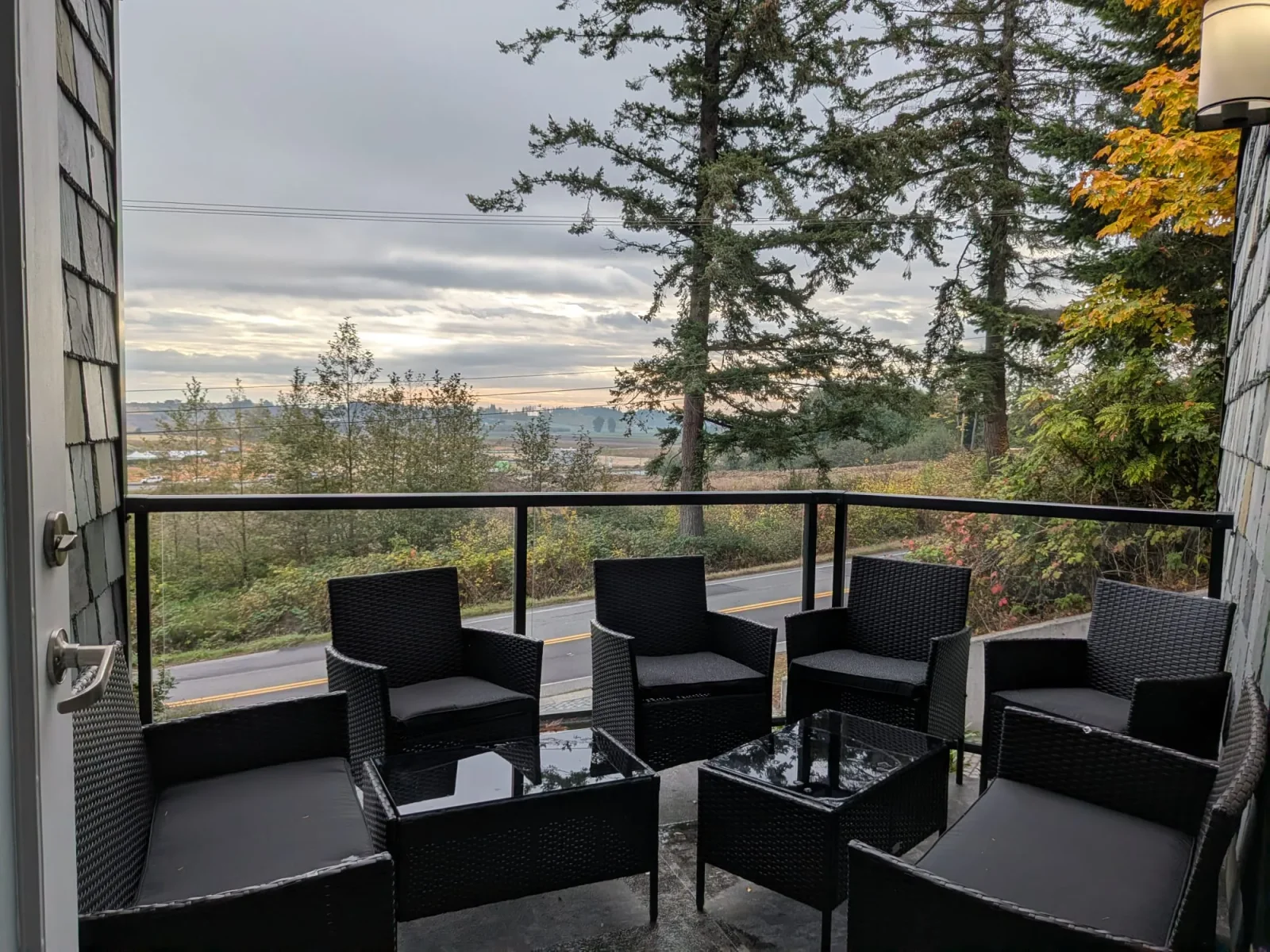 Fully Furnished Beautiful Condo in Victoria